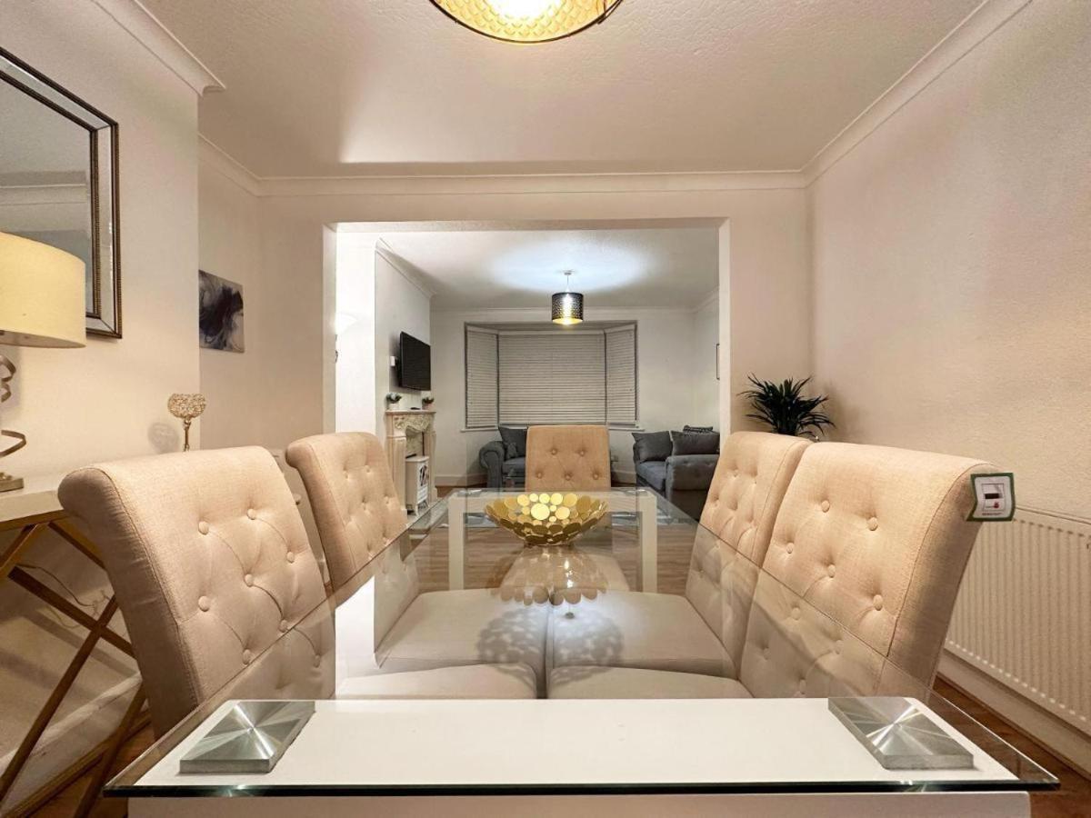 Charming 3-Bedroom Family Home Лондон Екстериор снимка