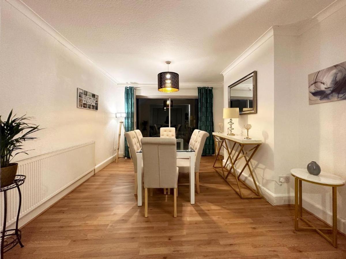 Charming 3-Bedroom Family Home Лондон Екстериор снимка